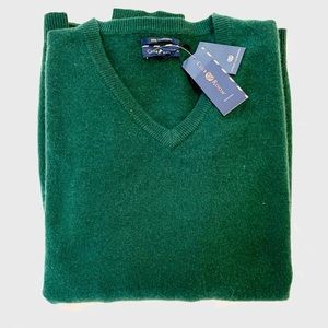 NWT Club Room v-neck sweater - 100% cashmere